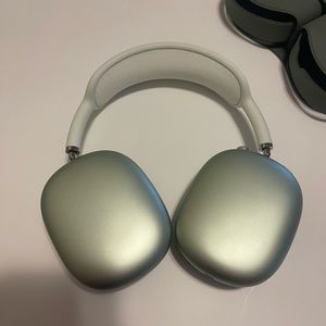 Green Apple AirPods Max